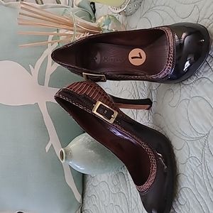 Modern Vintage brown patent, croco textured, mixed media heels. Size 7.